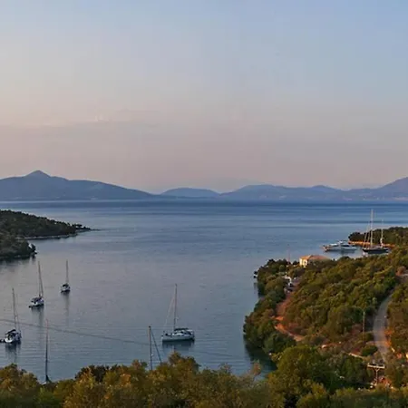 Cu In Meganissi *