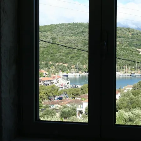 Cu In Meganissi *